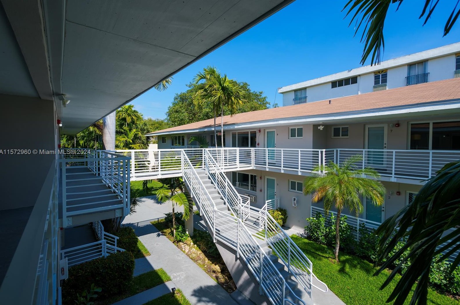 1185 98th St, Miami FL 33154-2571 exterior