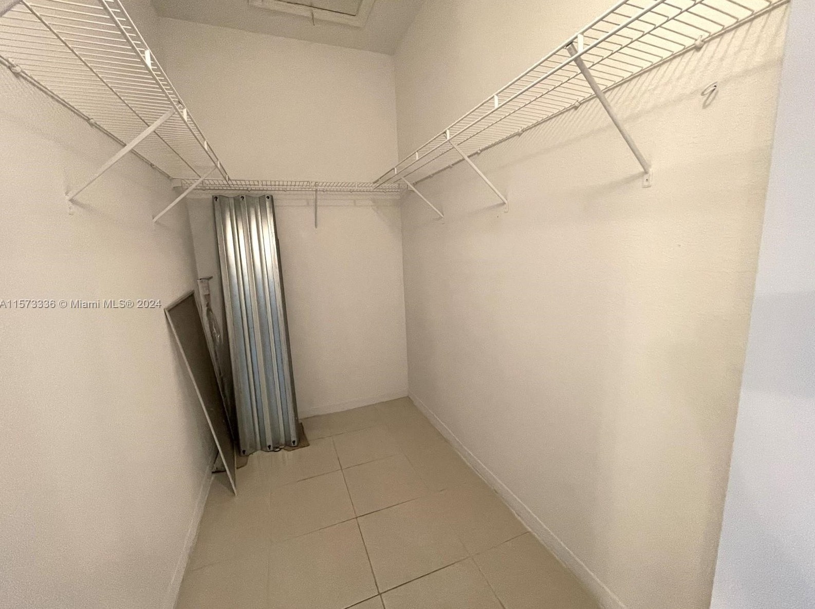 6972 179th St, Hialeah FL  33015-5654 exterior