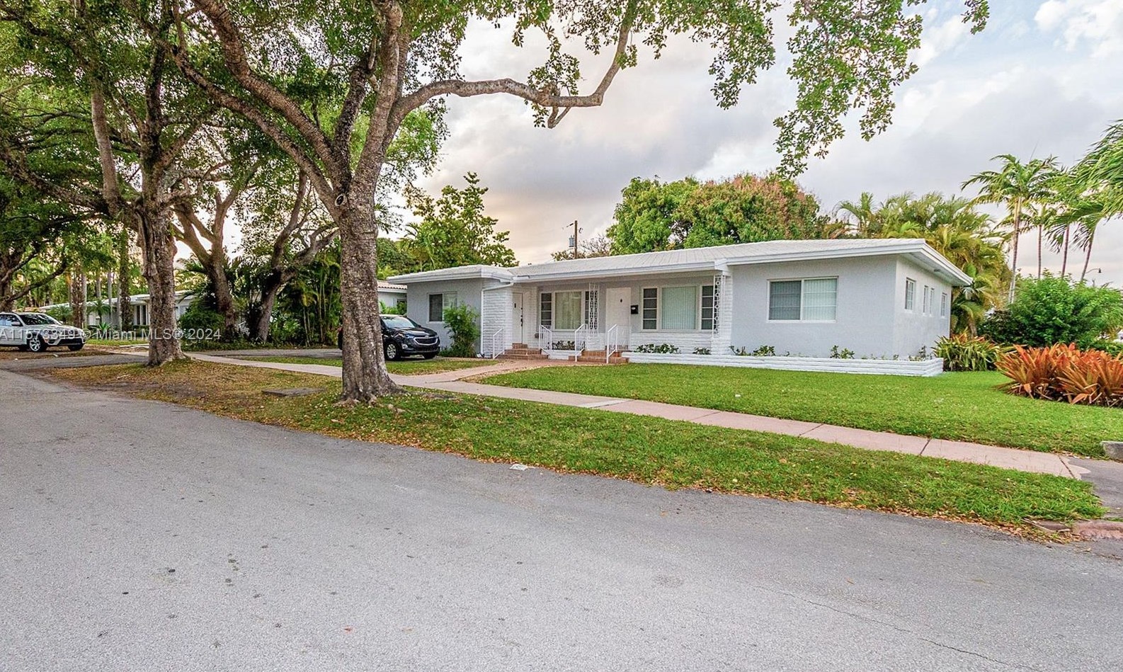 401 Malaga Ave, Miami FL 33134-6415 exterior