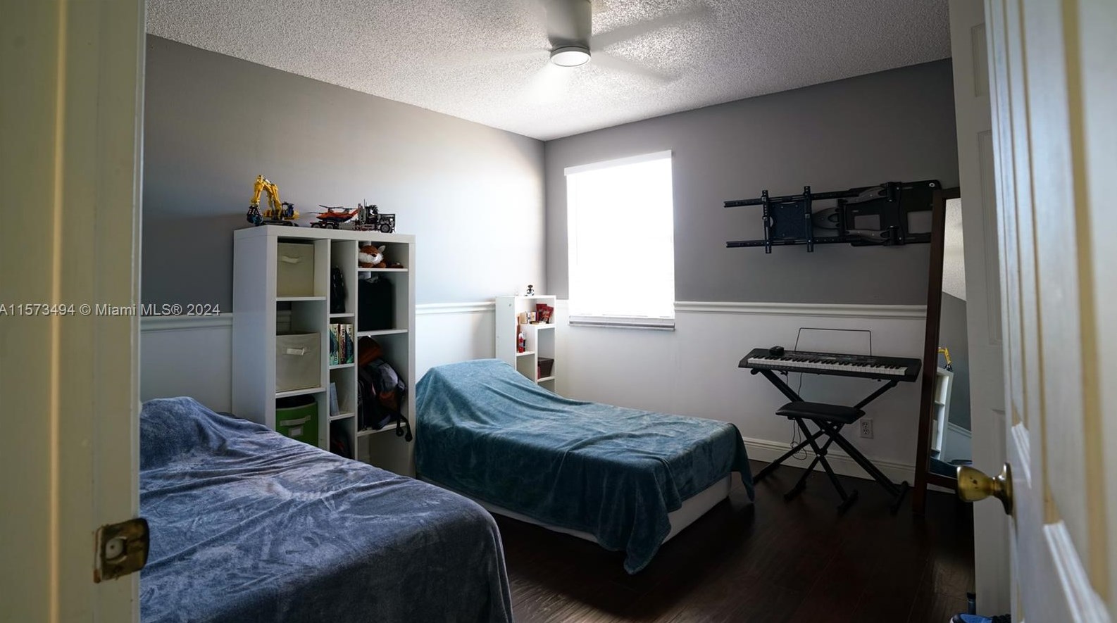 2496 162 Ter, Hollywood FL  33027-4426 exterior