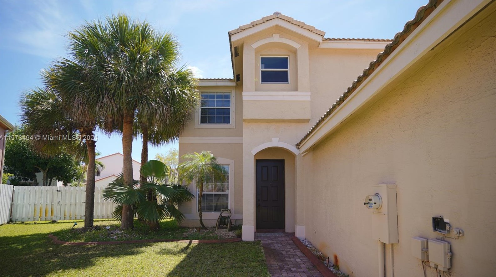 2496 162nd Ter, Hollywood FL  33027-4426 exterior