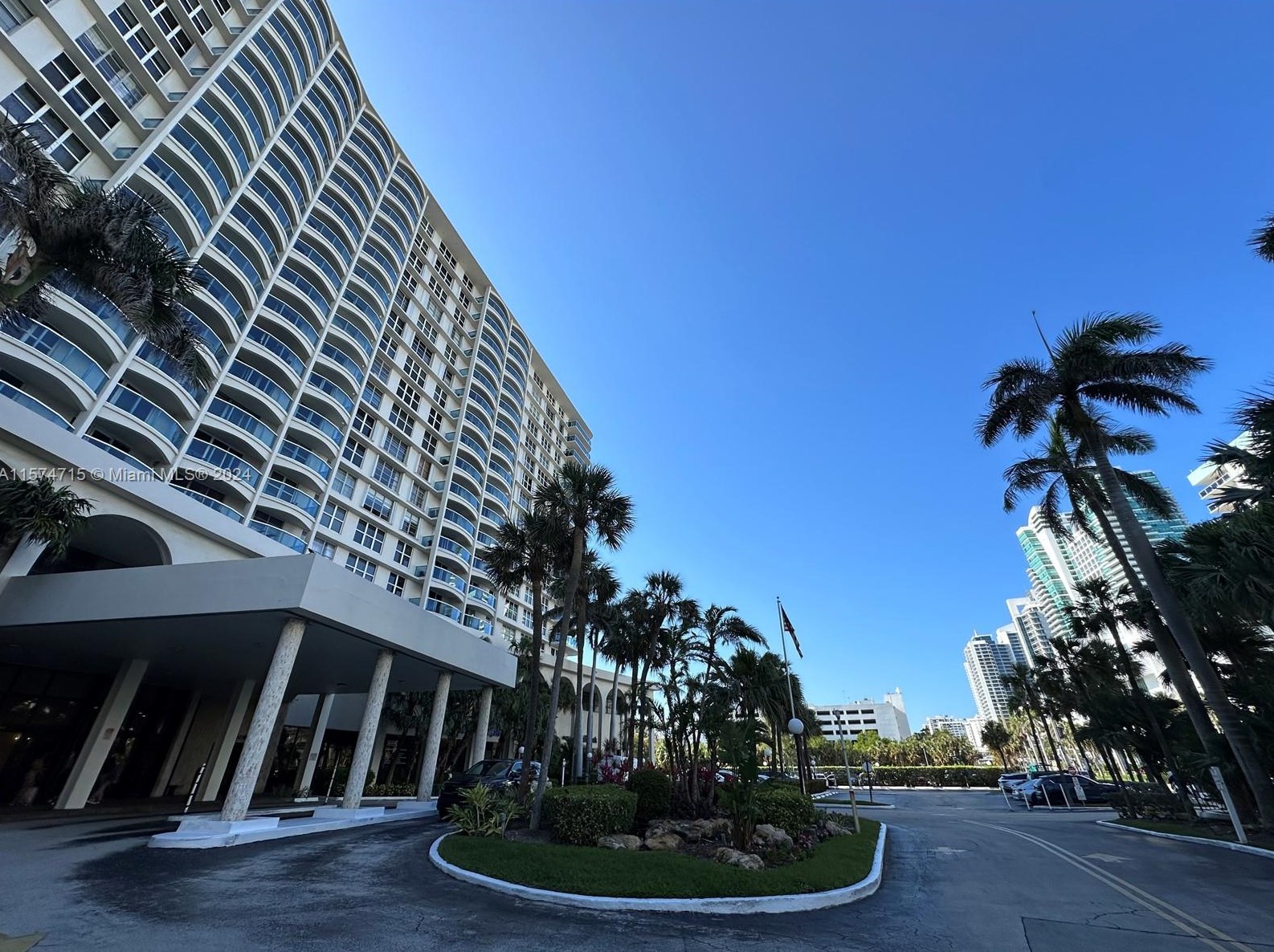 3800 Ocean Dr, Hollywood FL 33019-2904 exterior