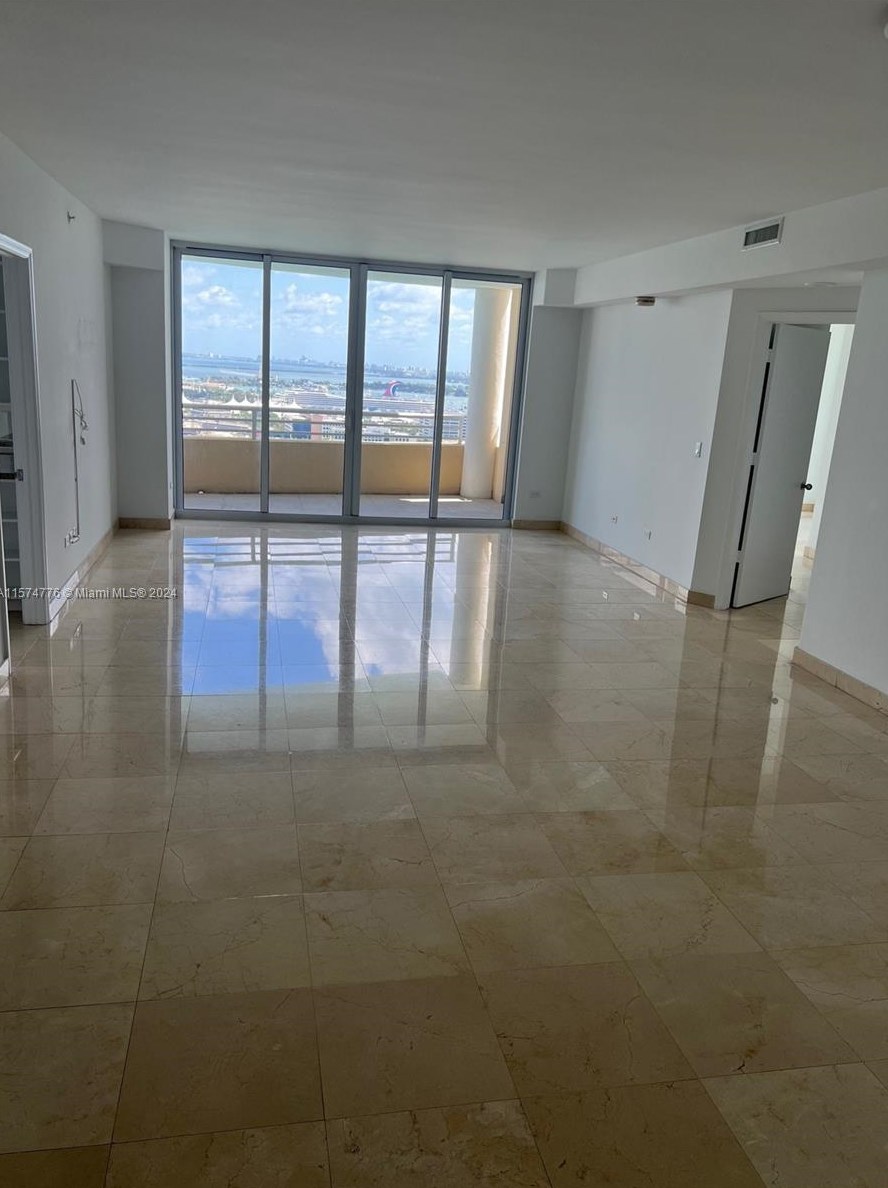 848 Brickell Key Dr, Miami FL 33131-3700 exterior