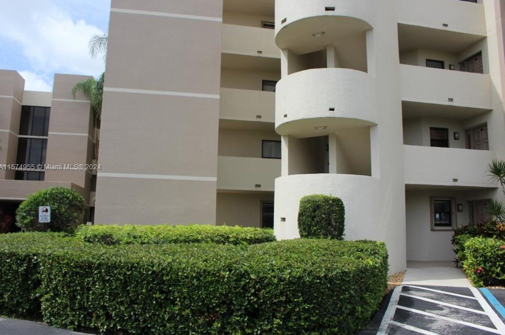 5801 Camino Del Sol, Boca Raton FL  33433-5805 exterior