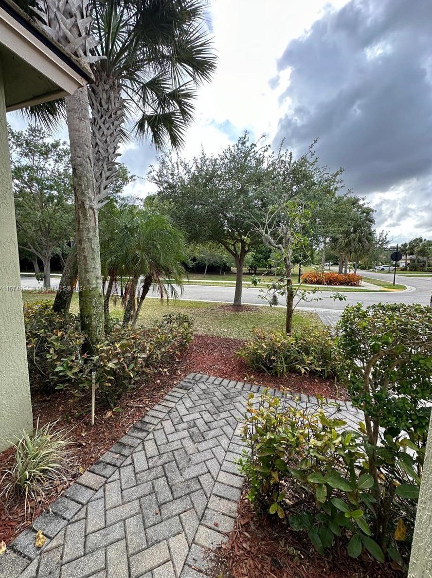 9740 Lindale Trace Blvd, Fort Pierce FL 34987-2411 exterior