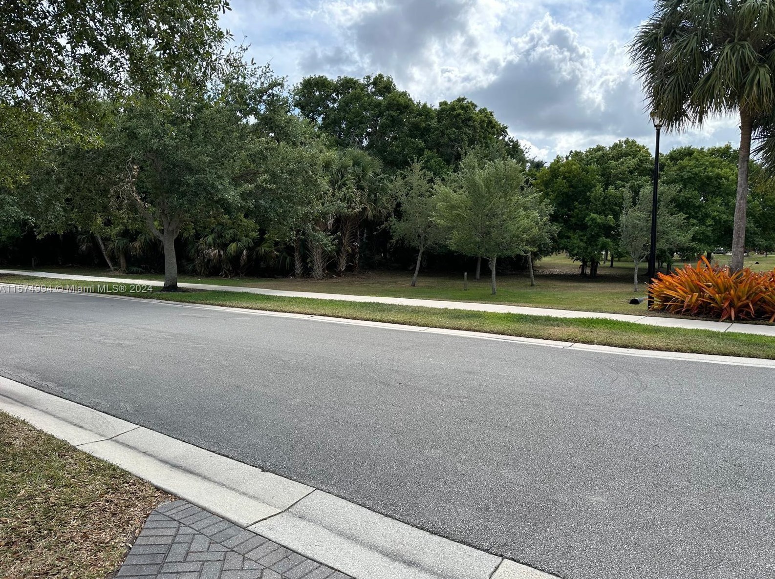 9740 Lindale Trace Blvd, Fort Pierce FL 34987-2411 exterior