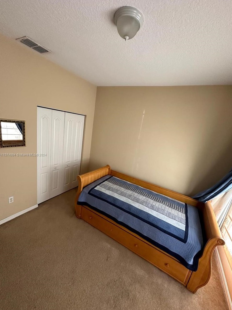 9740 Lindale Trace Blvd, Fort Pierce FL 34987-2411 exterior