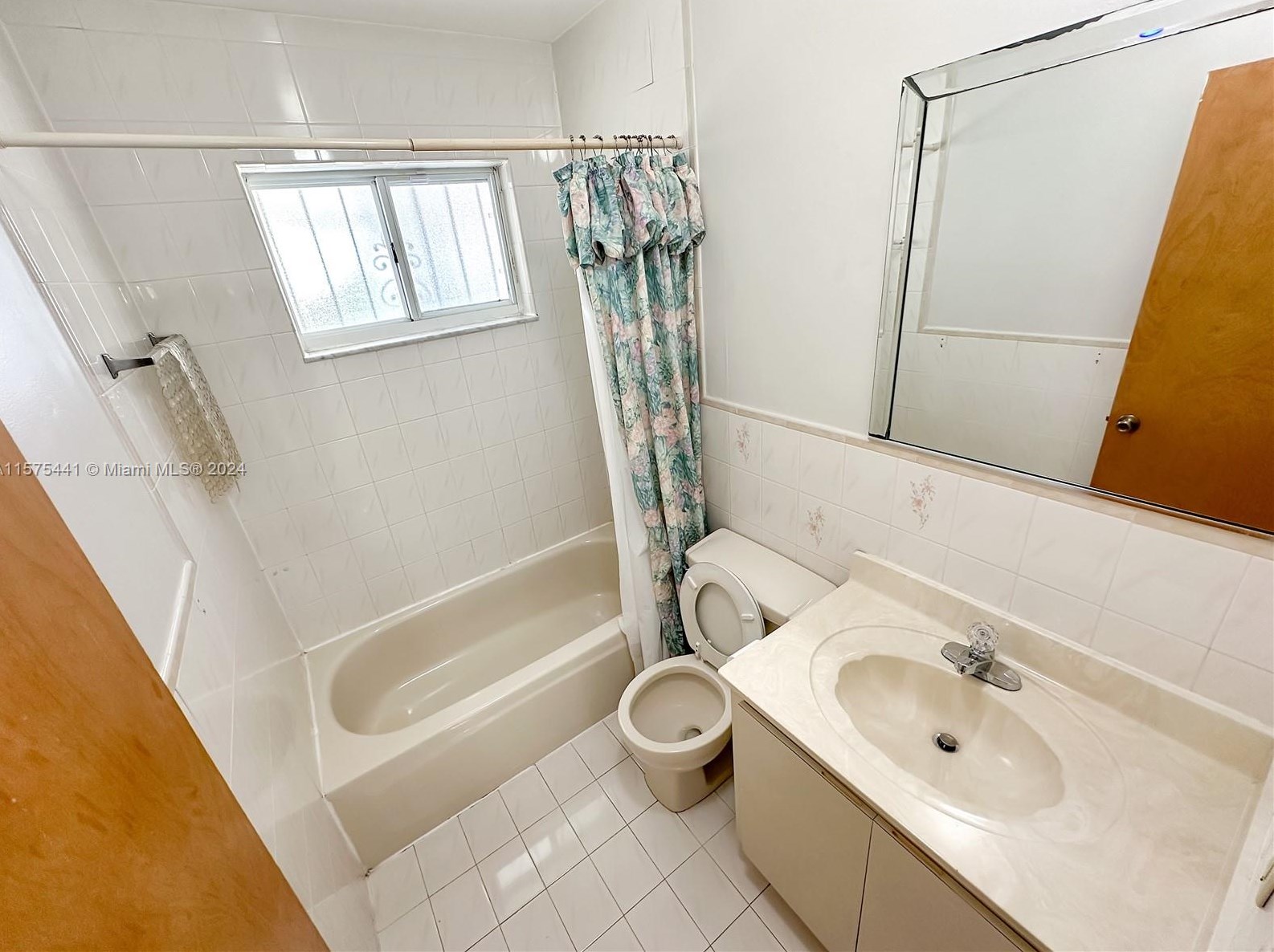 7560 33rd Ln, Hialeah FL  33018-1758 exterior