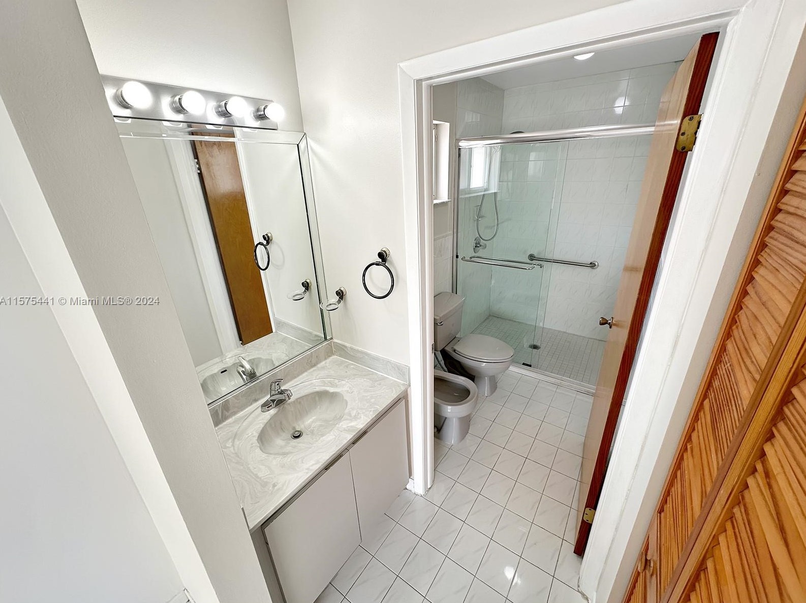 7560 33rd Ln, Hialeah FL  33018-1758 exterior