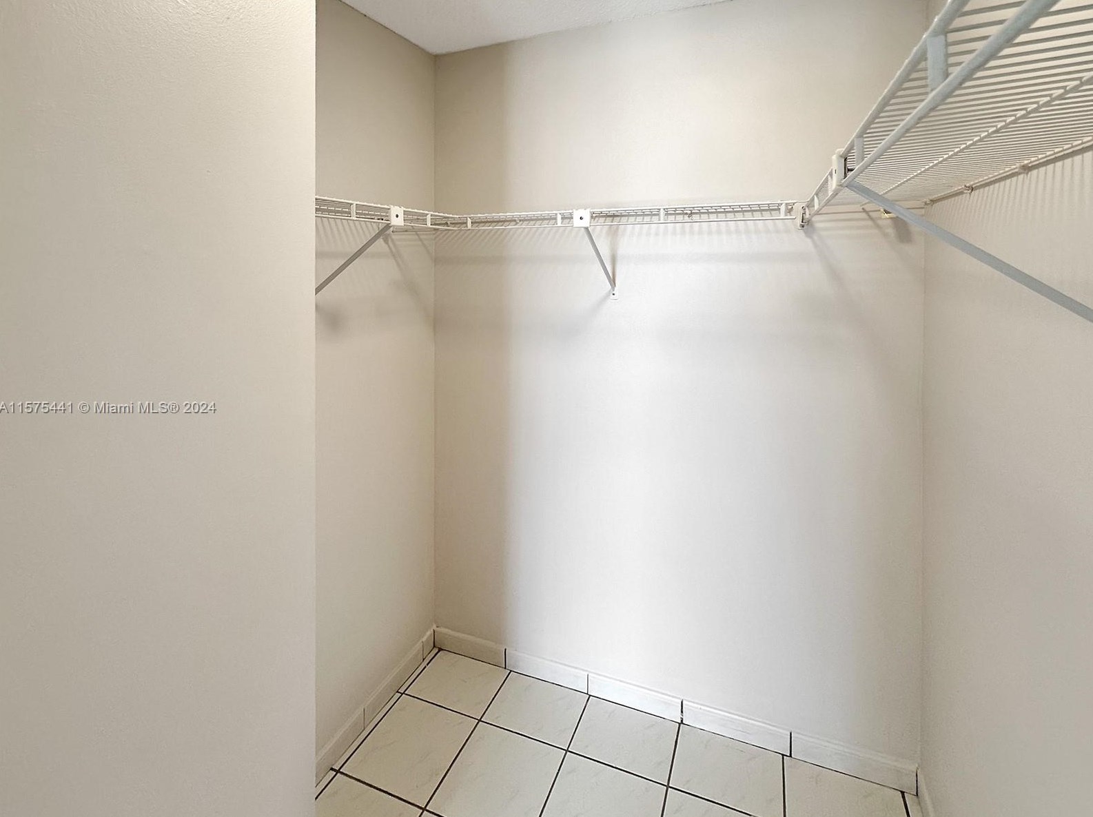 7560 33rd Ln, Hialeah FL  33018-1758 exterior