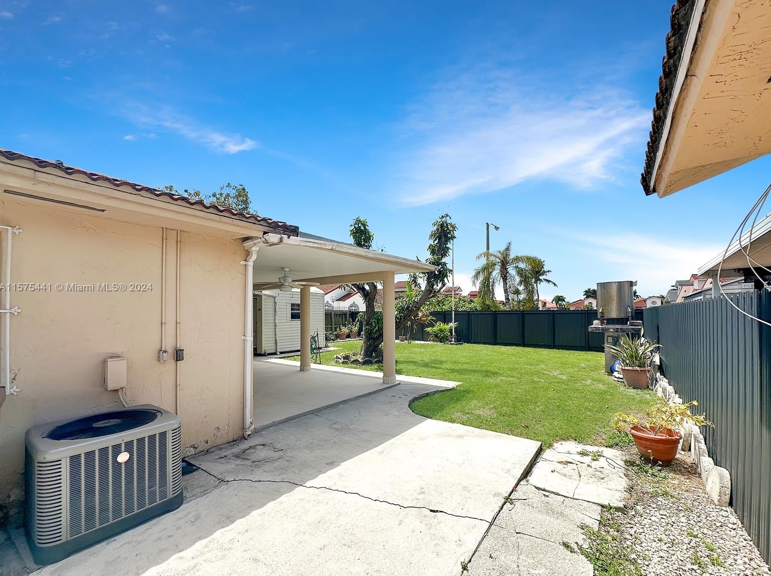 7560 33rd Ln, Hialeah FL  33018-1758 exterior