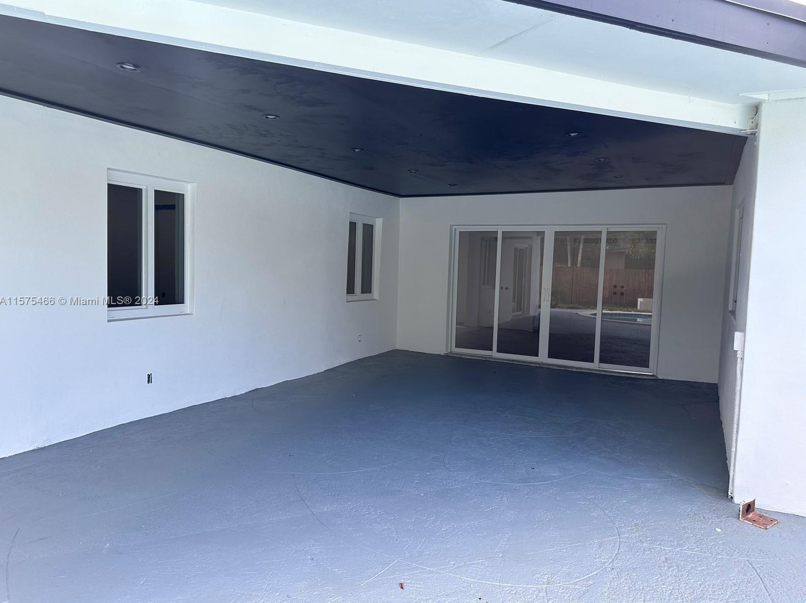 530 East Dr, Miami FL 33162-1928 exterior