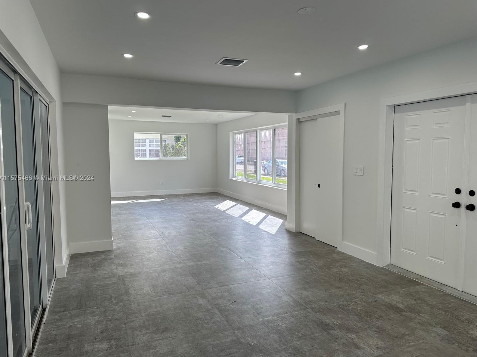 530 East Dr, Miami FL 33162-1928 exterior