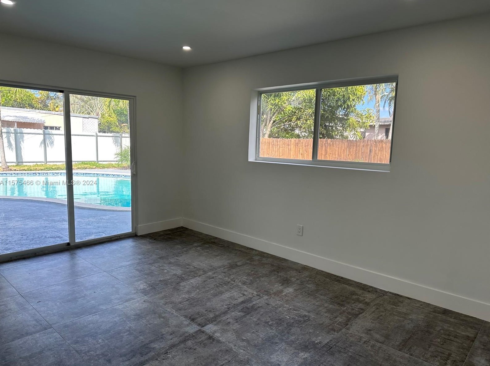 530 East Dr, Miami FL 33162-1928 exterior