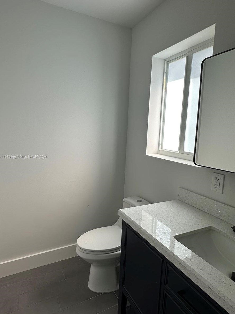 530 East Dr, Miami FL 33162-1928 exterior