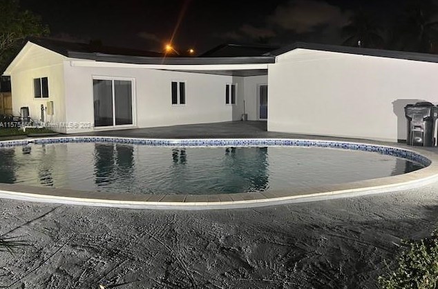 530 East Dr, Miami FL 33162-1928 exterior