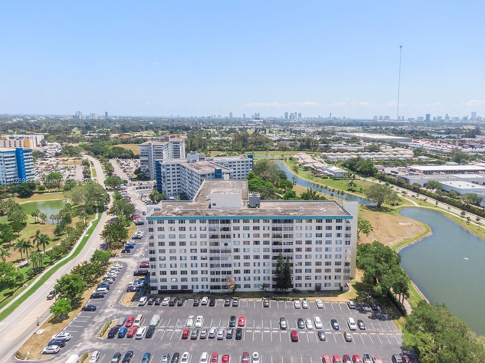 4330 Hillcrest Dr, Hollywood FL  33021-7933 exterior