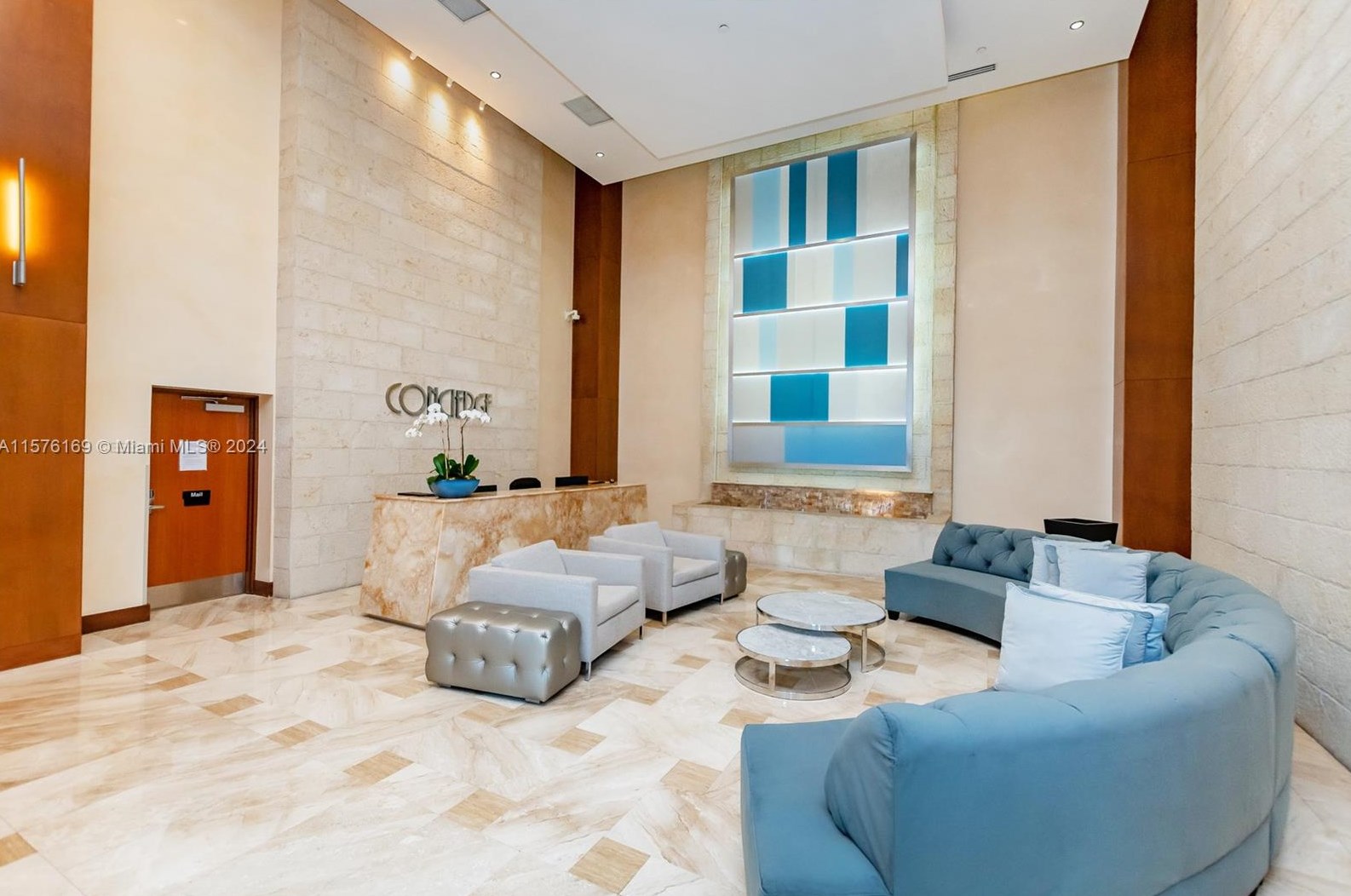 31 5th St, Miami FL 33131-2505 exterior