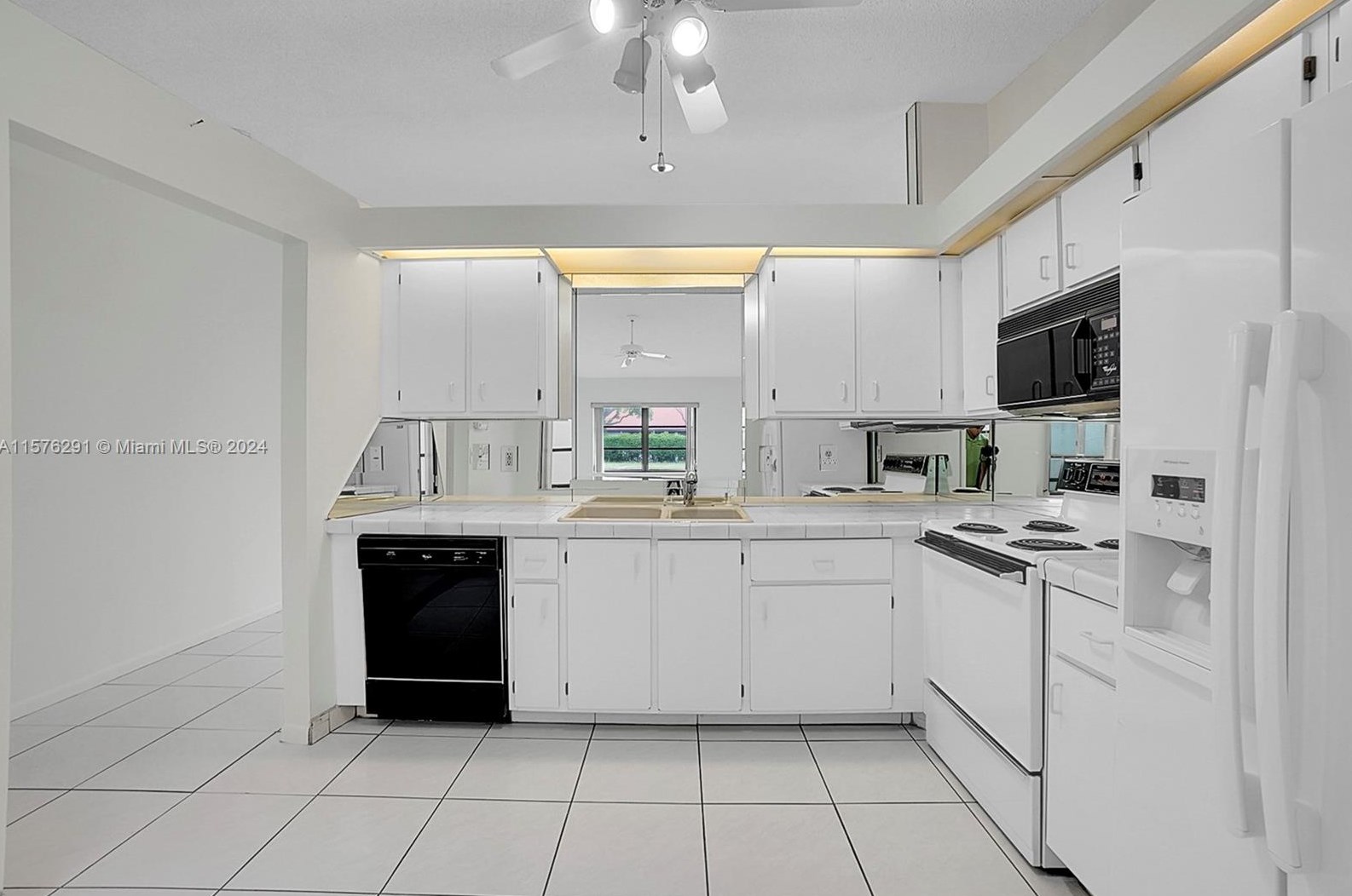 8093 Whispering Palm Dr, Boca Raton FL  33496-5145 exterior