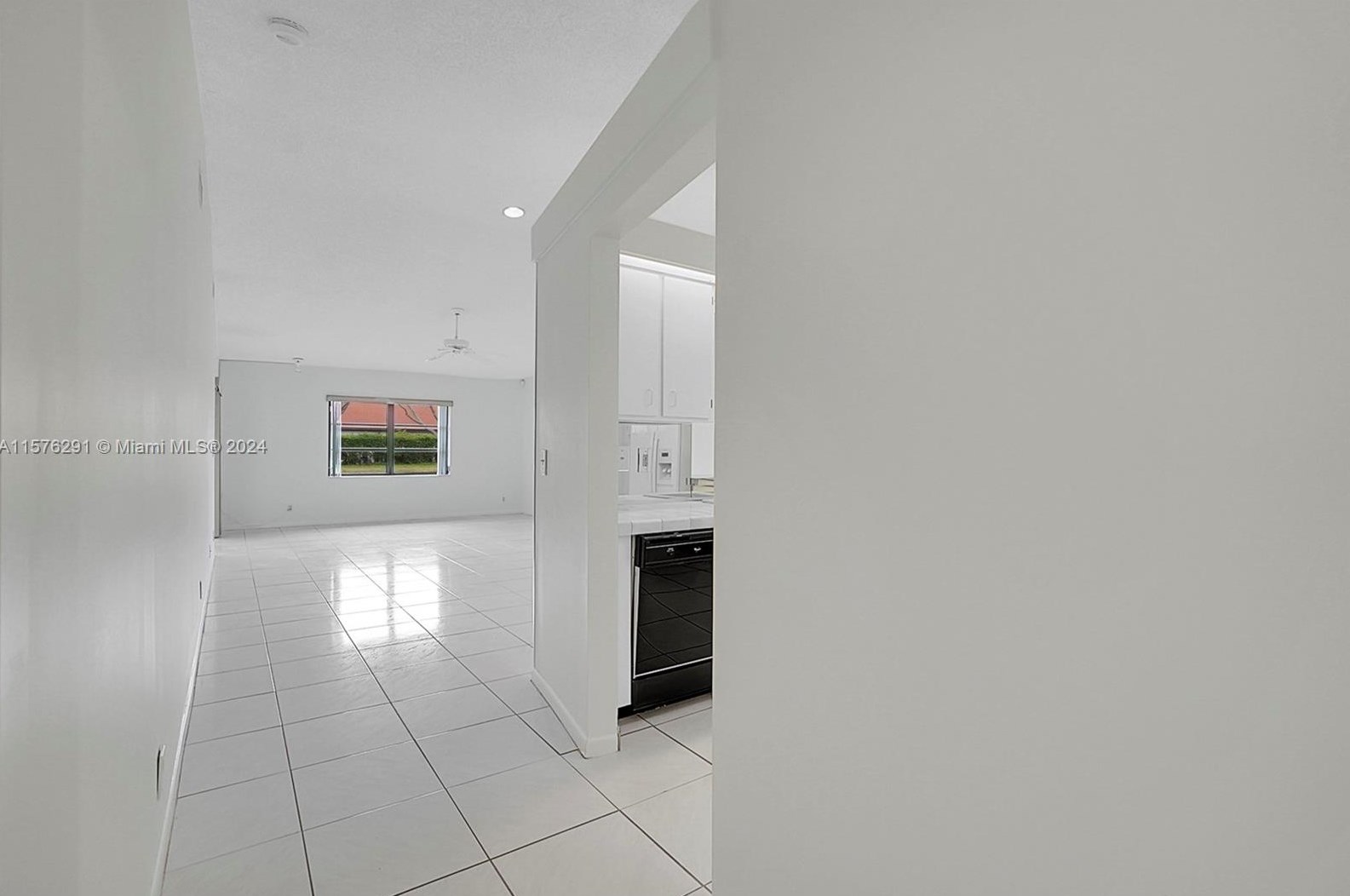 8093 Whispering Palm Dr, Boca Raton FL  33496-5137 exterior