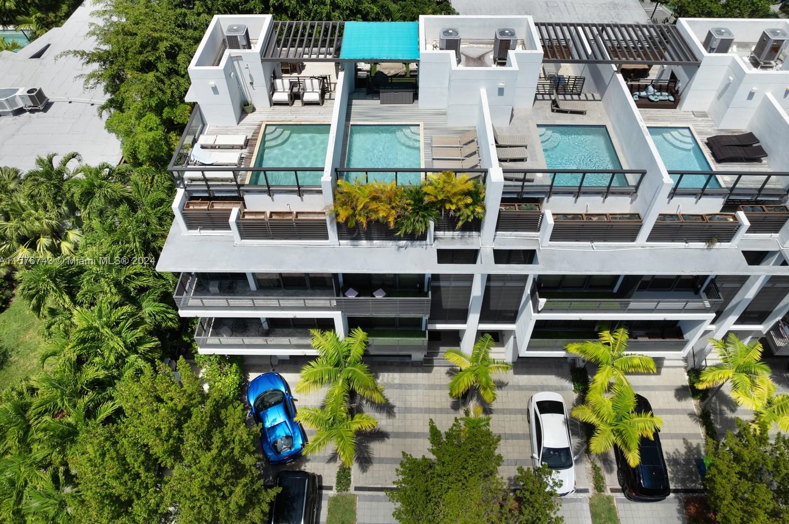 1065 99th St, Miami FL  33154-2639 exterior