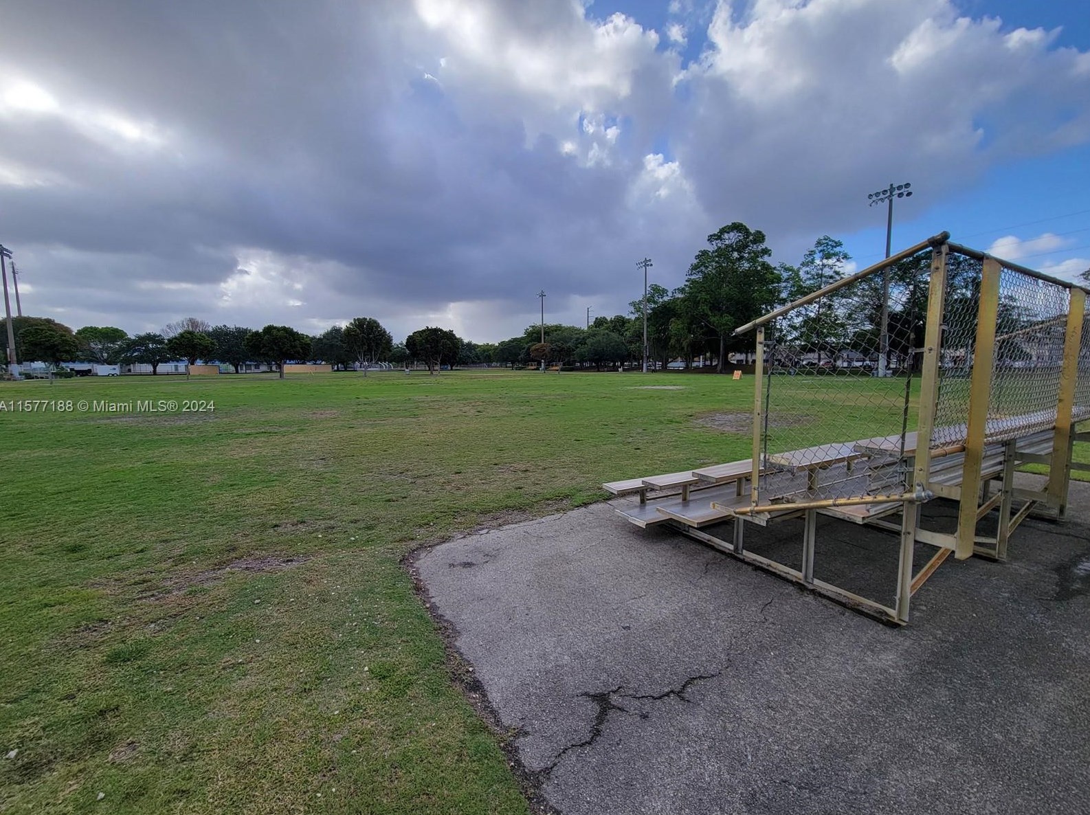 18995 62nd Ave, Hialeah FL  33015-5055 exterior