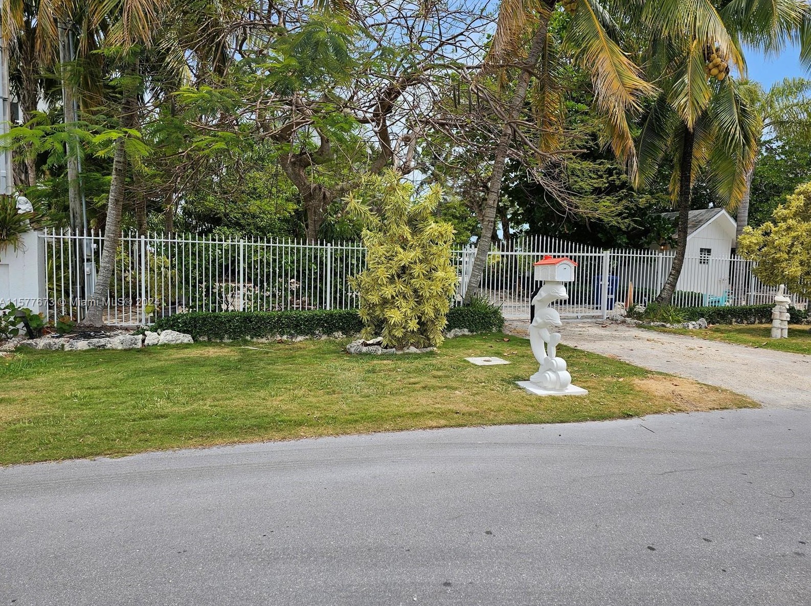 575 Hazel St, Key Largo FL 33037-3125 exterior