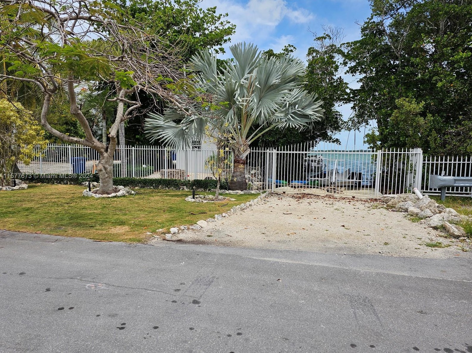 575 Hazel St, Key Largo FL 33037-3125 exterior