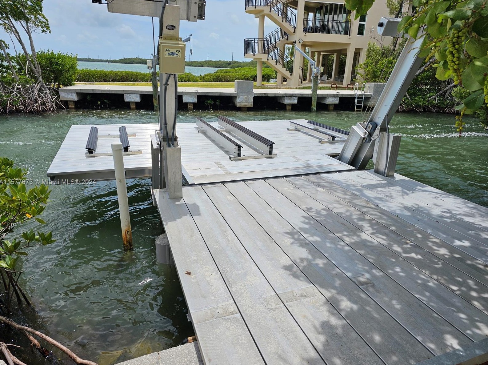 575 Hazel St, Key Largo FL 33037-3125 exterior