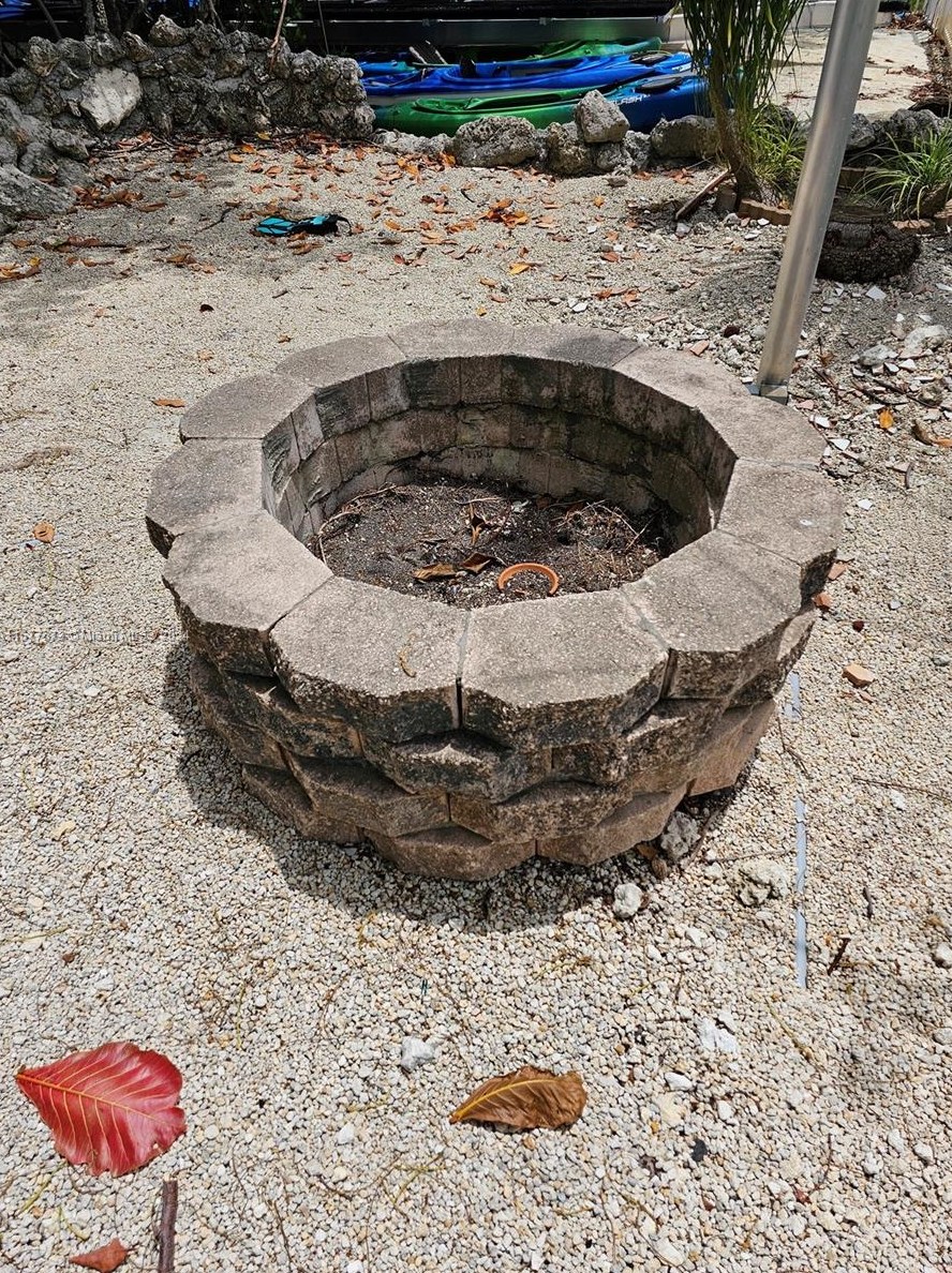 575 Hazel St, Key Largo FL 33037-3125 exterior