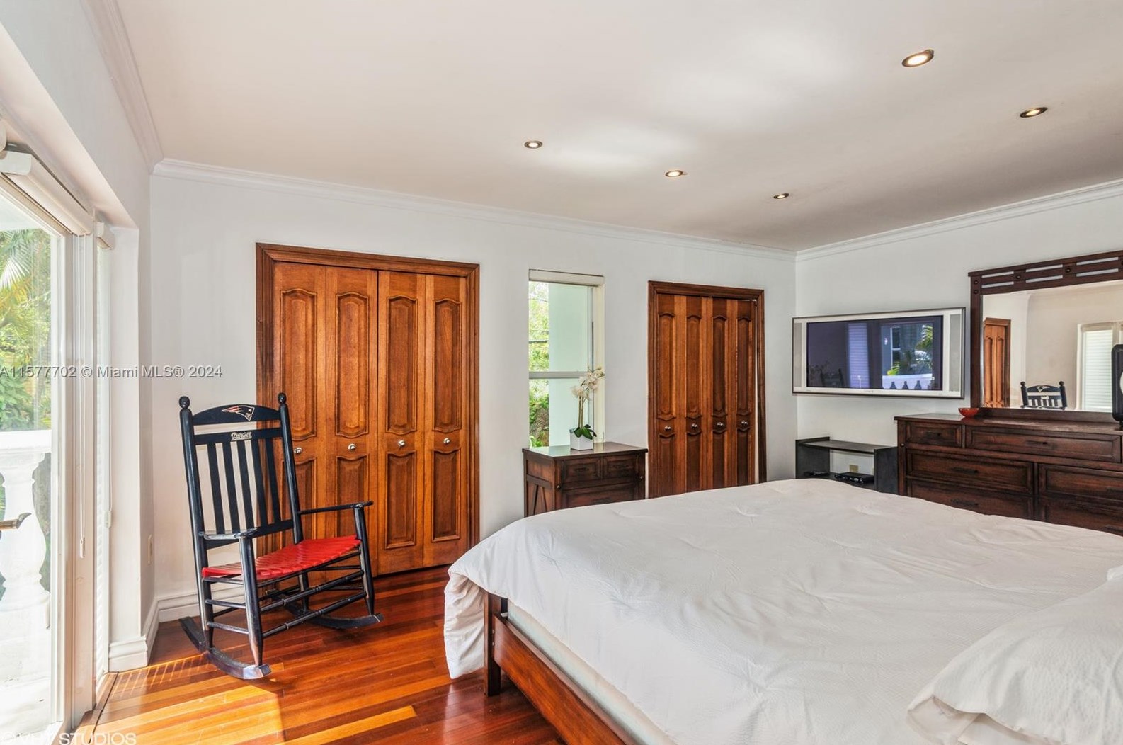 2141 Secoffee St, Miami FL 33133-3214 exterior