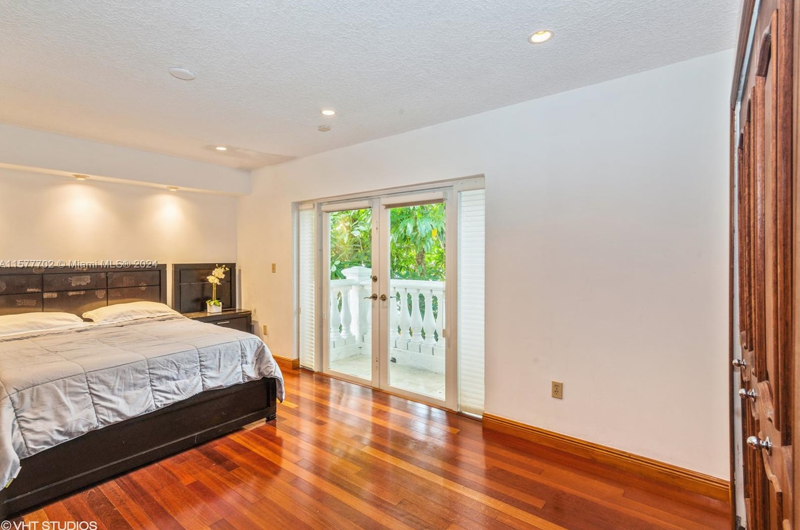 2141 Secoffee St, Miami FL 33133-3214 exterior