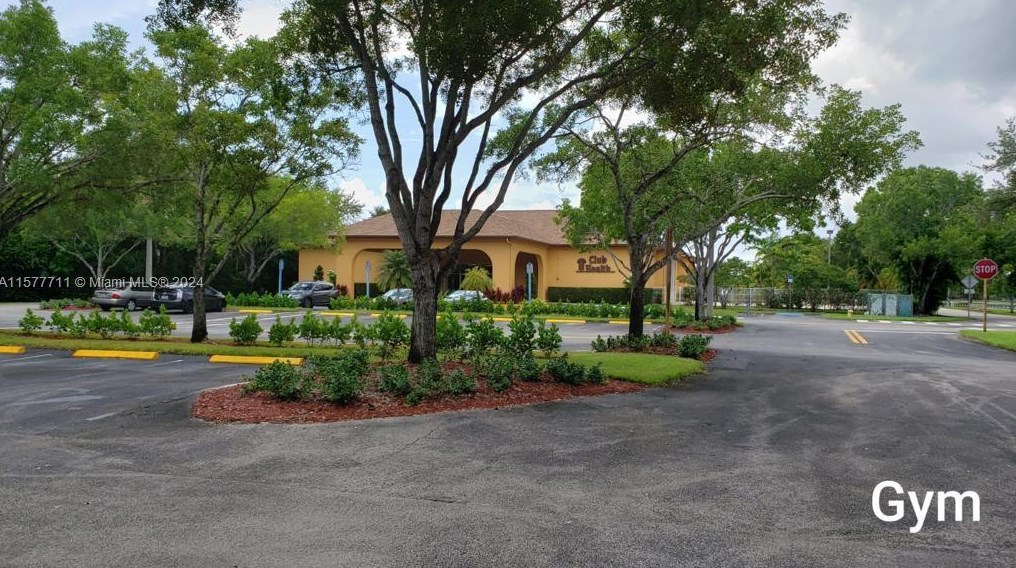 800 137th Ave, Hollywood FL  33027-3553 exterior