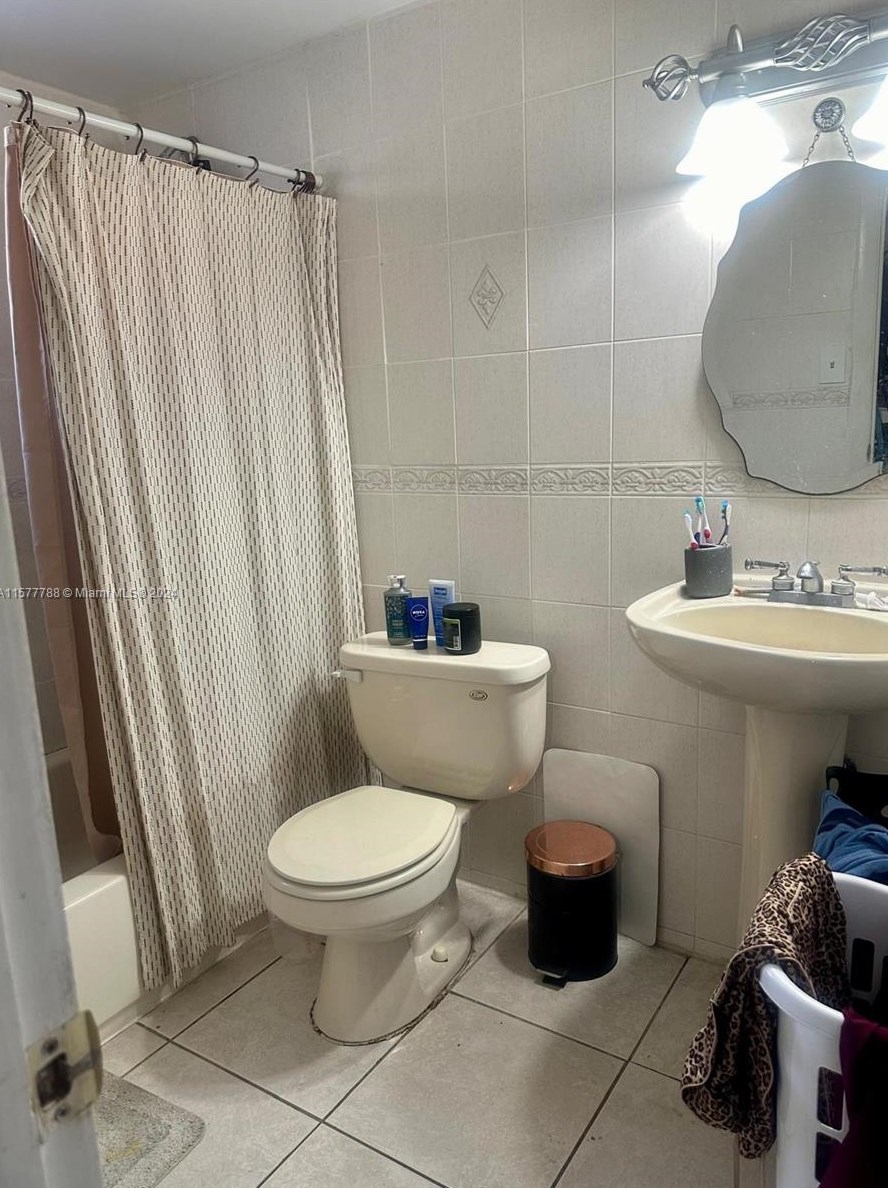 8521 137th Ave, Miami FL  33183-4075 exterior