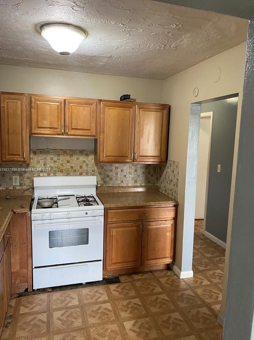 1641 43 St, West Palm Beach FL  33407-3844 exterior