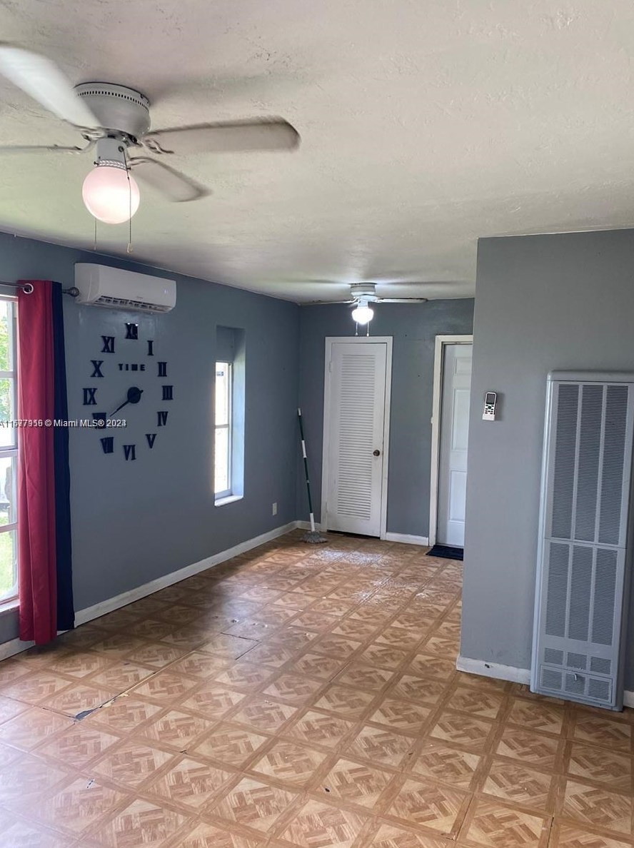 1641 43 St, West Palm Beach FL  33407-3844 exterior