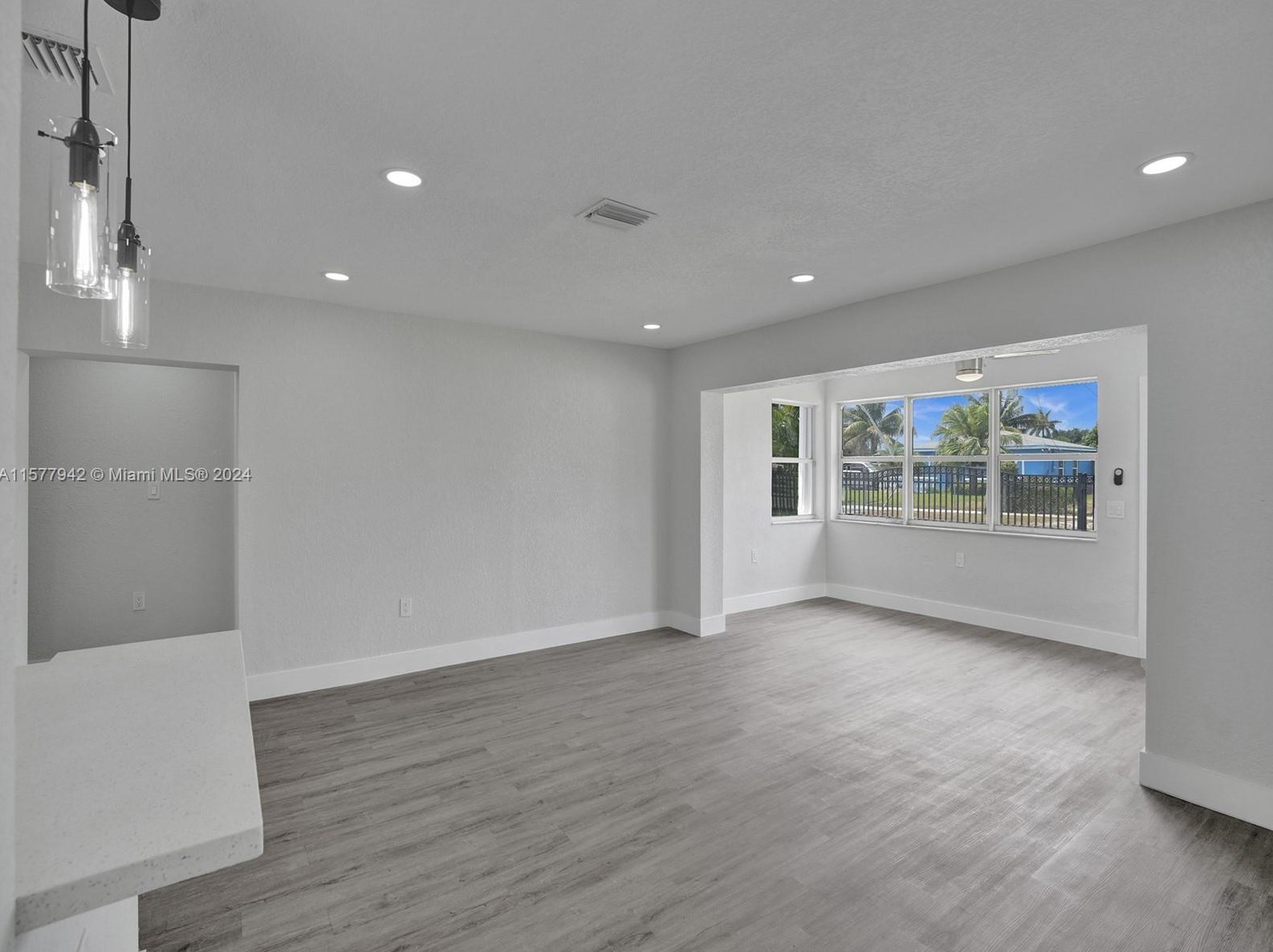 2380 155 St, Miami FL 33054-2750 exterior