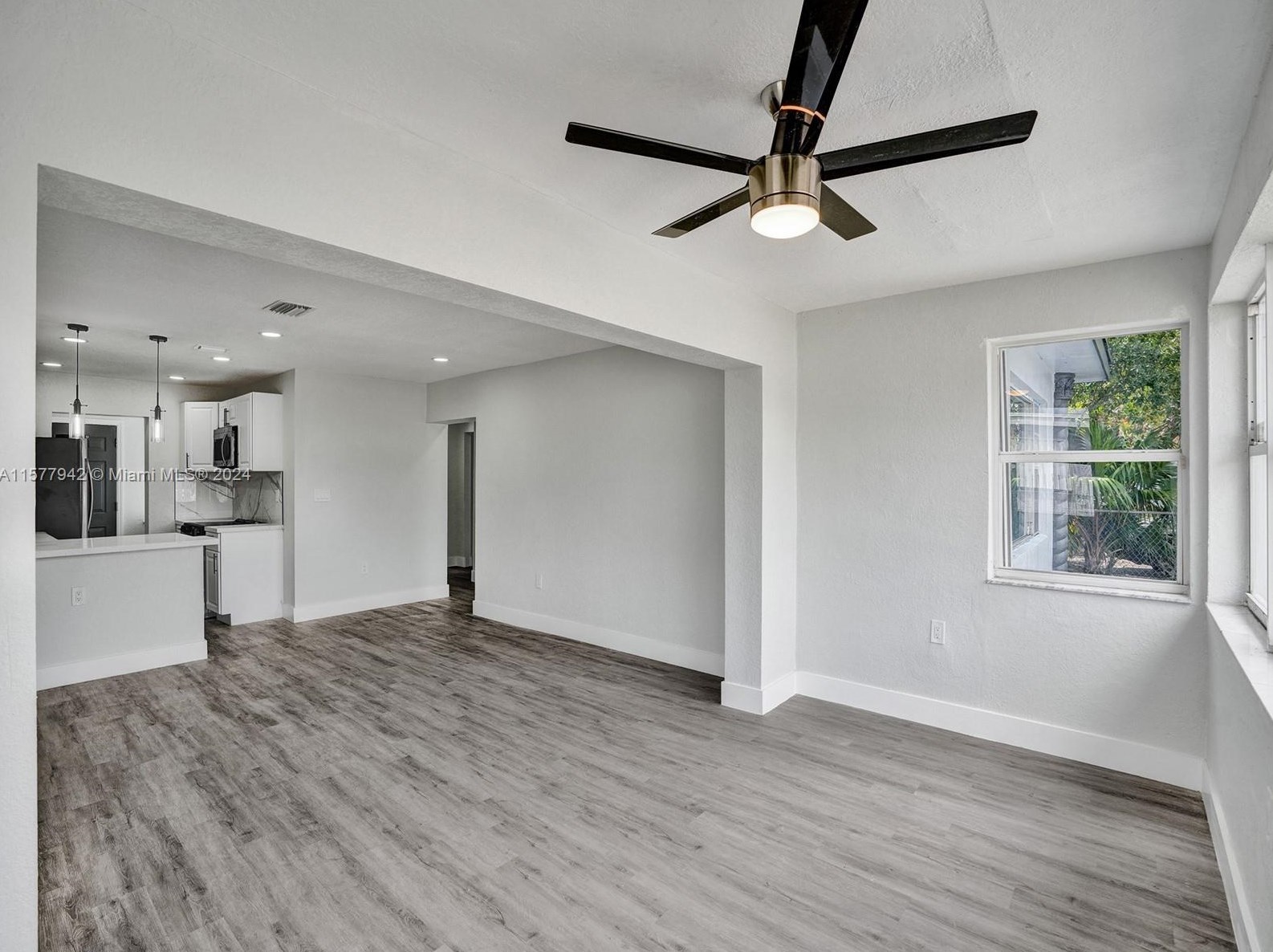 2380 155 St, Miami FL 33054-2750 exterior