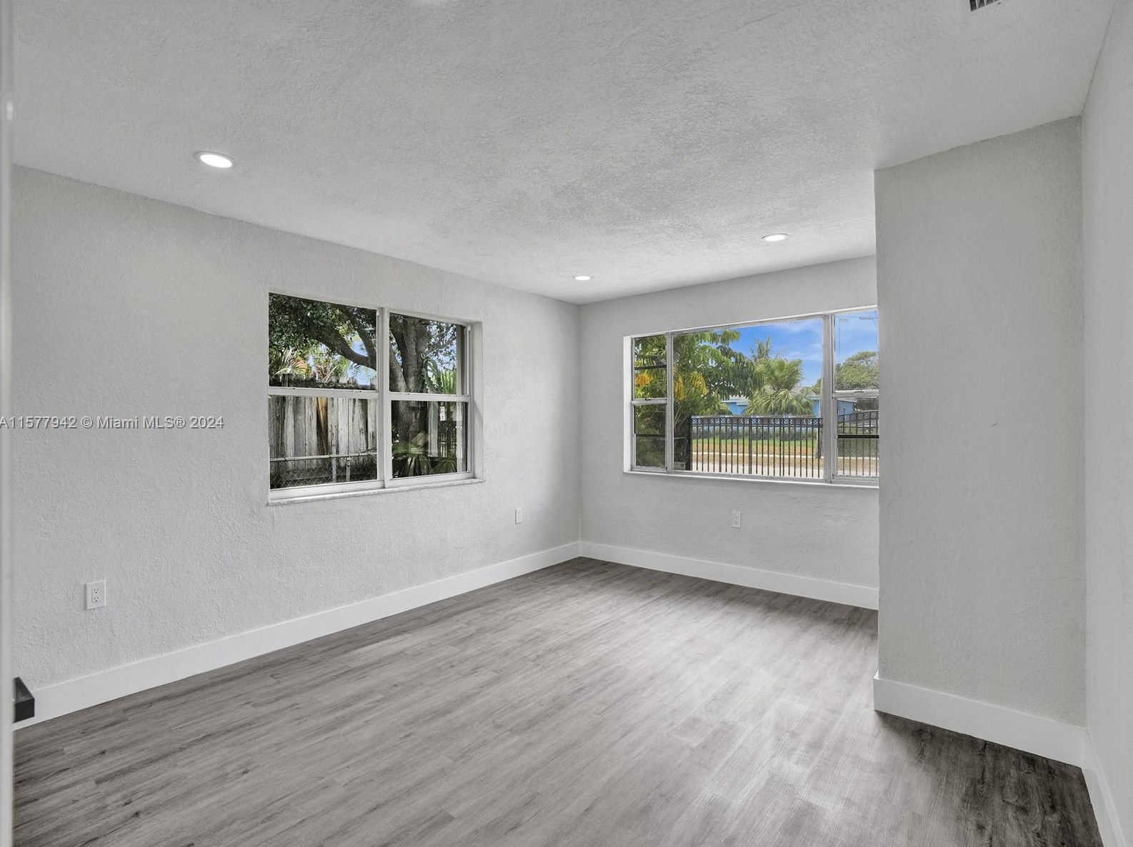 2380 155 St, Miami FL 33054-2750 exterior