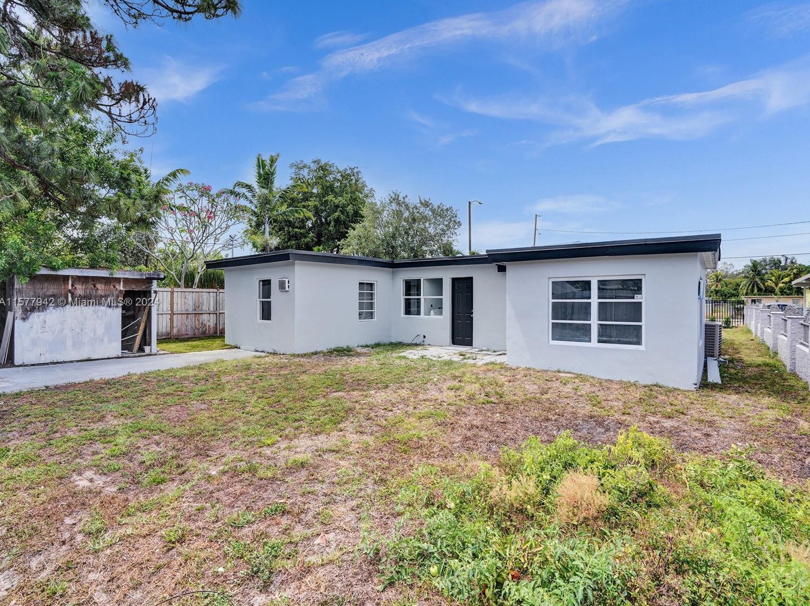 2380 155 St, Miami FL 33054-2750 exterior