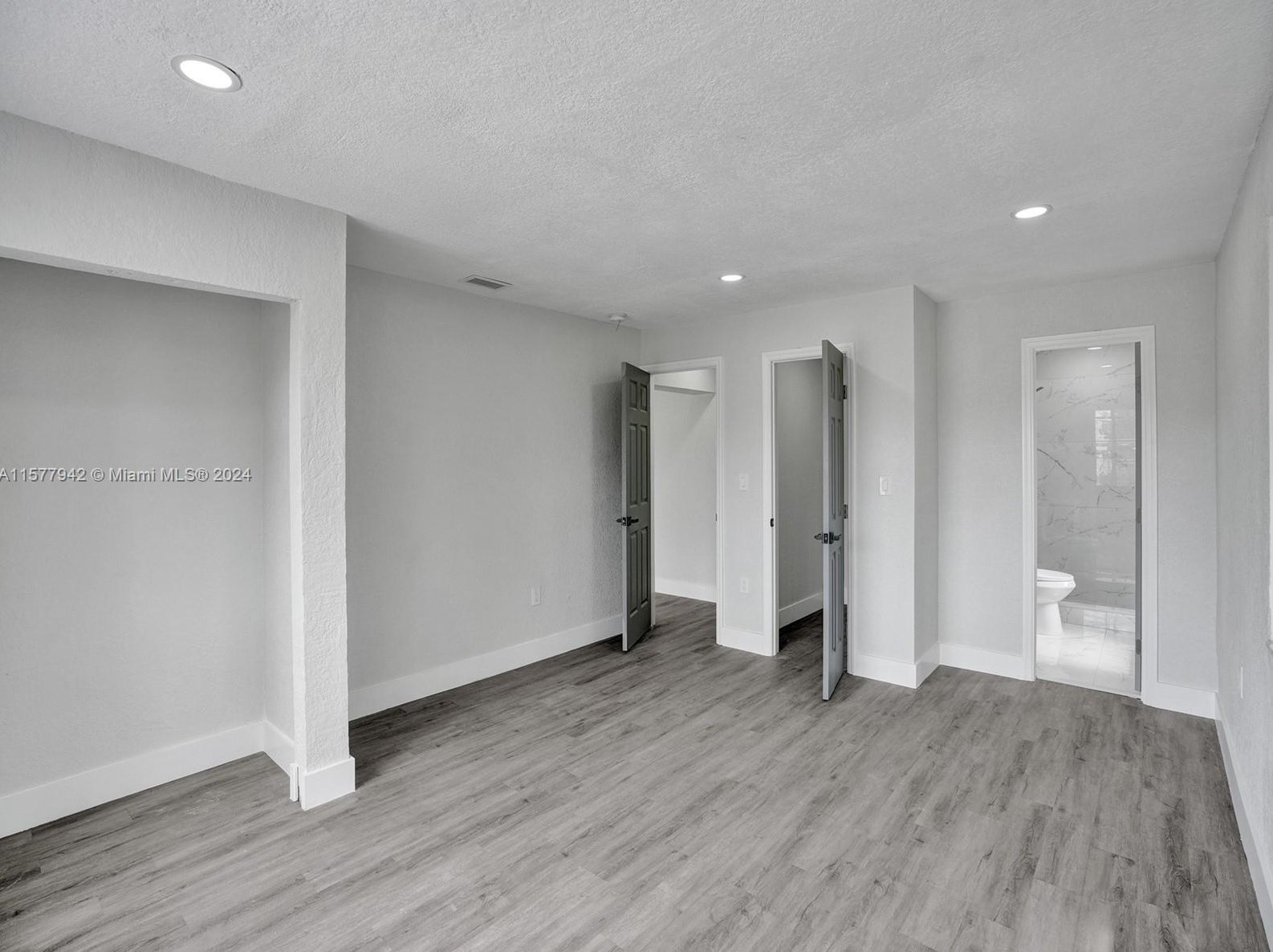 2380 155 St, Miami FL 33054-2750 exterior