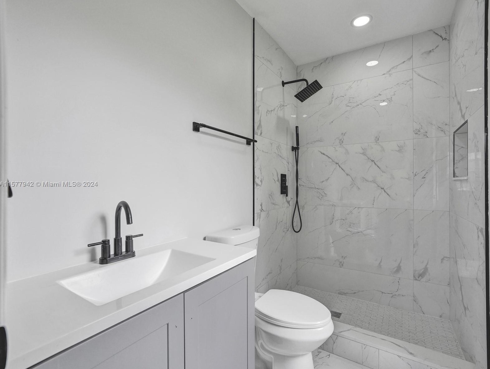 2380 155 St, Miami FL 33054-2750 exterior