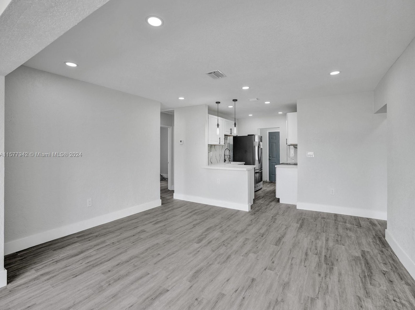 2380 155 St, Miami FL 33054-2750 exterior