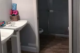 2008 SE 26th Ln, Homestead, FL 33035 - Photo 9