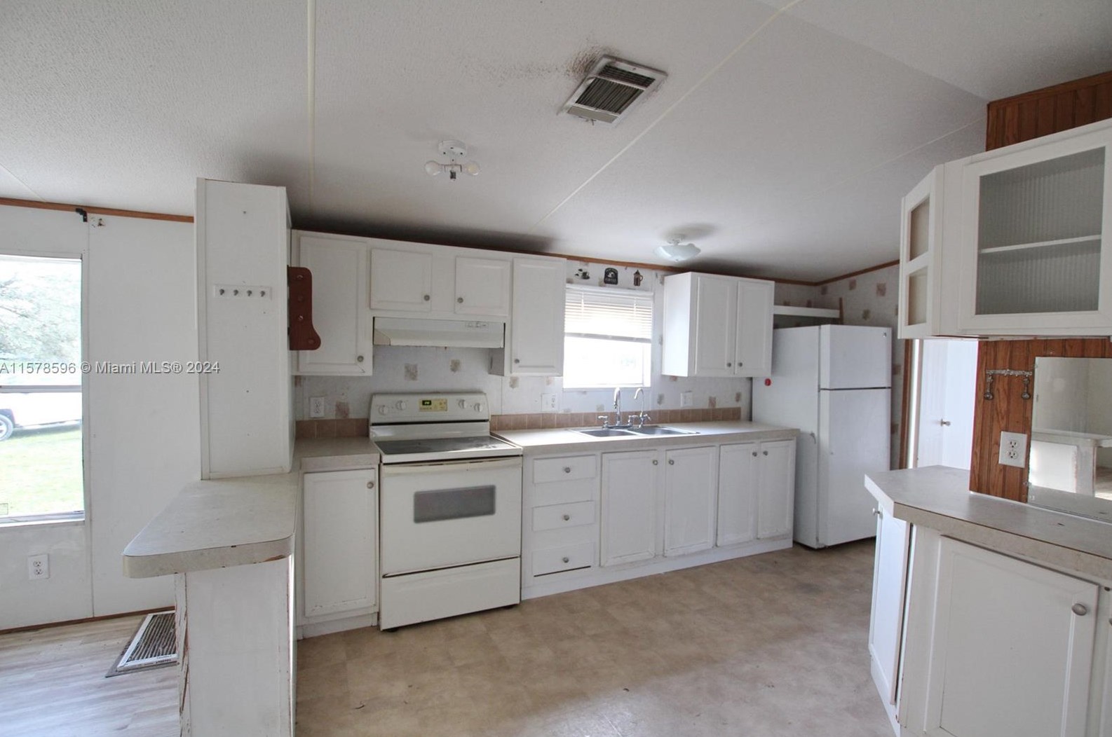 3761 165 Ct, Okeechobee FL 34972-8413 exterior