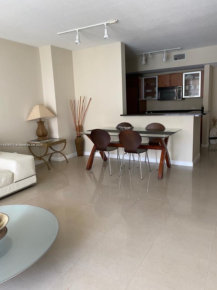 2775 187th St, Miami FL 33180-2912 exterior