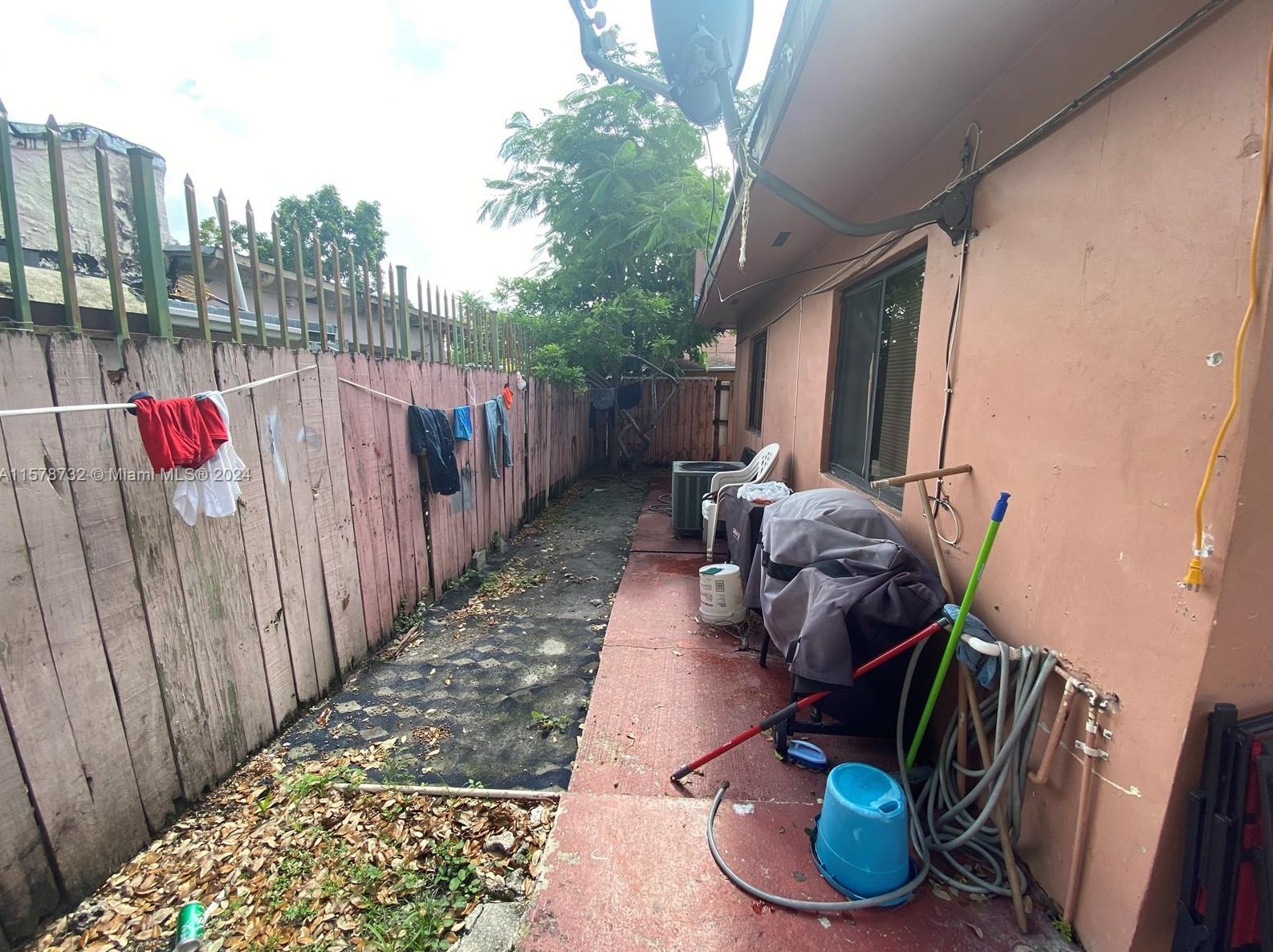 2460 15th St, Miami FL 33125-2114 exterior