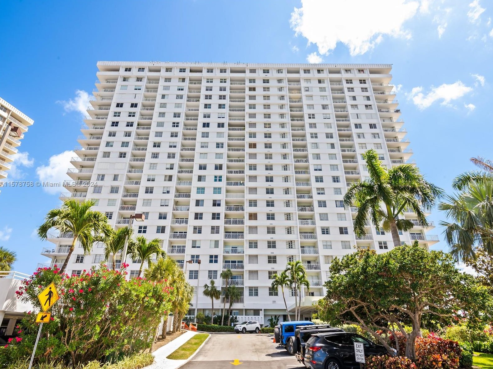 500 Bayview Dr, Miami FL  33160-4710 exterior