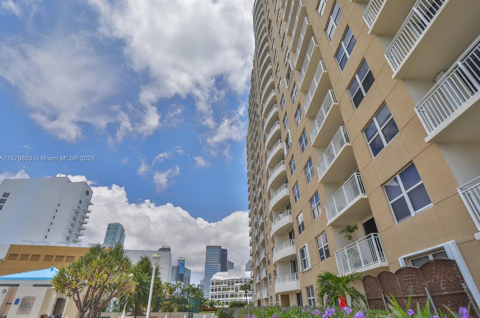 770 Claughton Island Dr, Miami FL  33131-2451 exterior