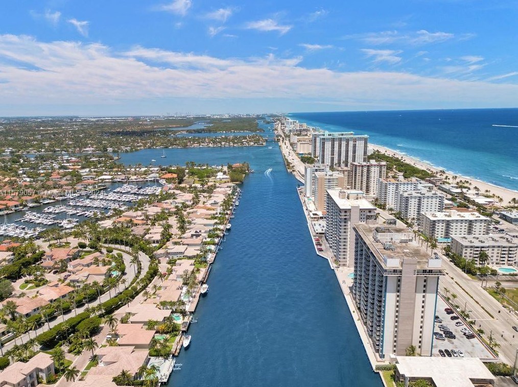 1500 Ocean Dr, Hollywood FL  33019-2363 exterior